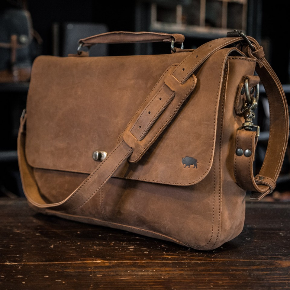 Leather Messenger Bag: Contemporary Vintage Ensembles – careyfashion.com