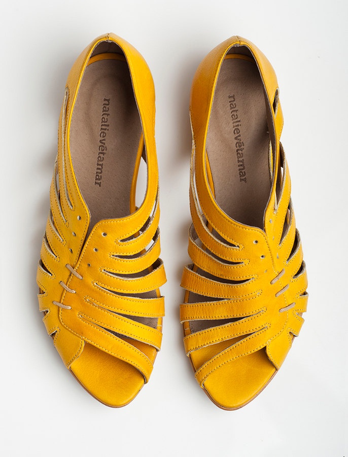 What Goes with Yellow Flats – Outfit Tips