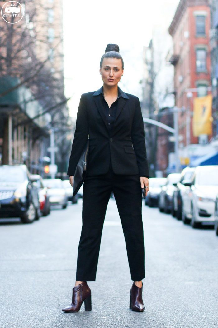 What to wear with a pant suit for women in 2021