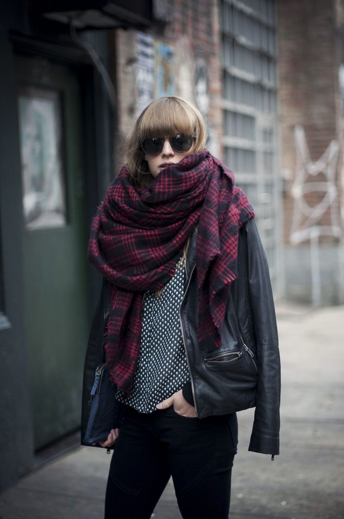 Which scarves should women wear this fall 2021?