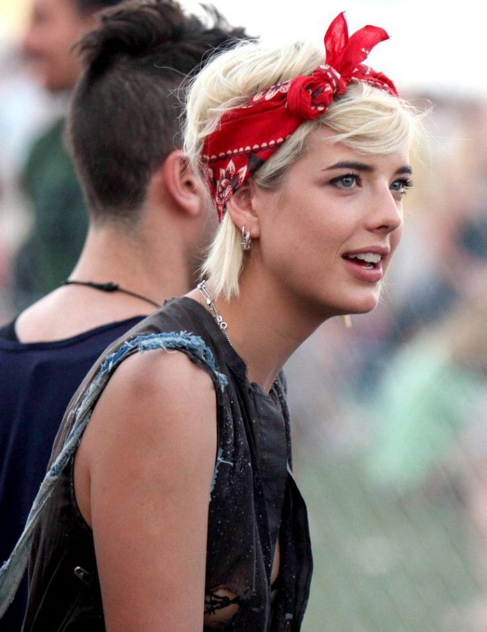 Cool ways for women to wear bandanna in 2021