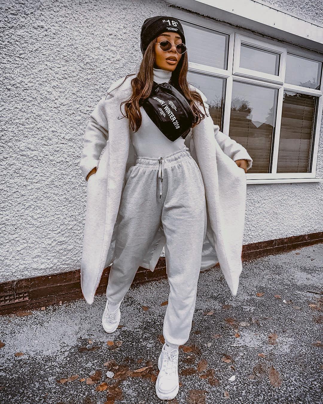 Sporty monochrome outfit for young women: oversized coat, turtleneck sweater, jogger and kicks 2021