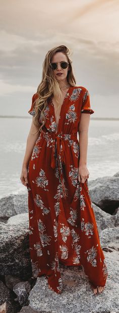 Choker Maxi Dress In Red Orange And White
Sneakers Outfit