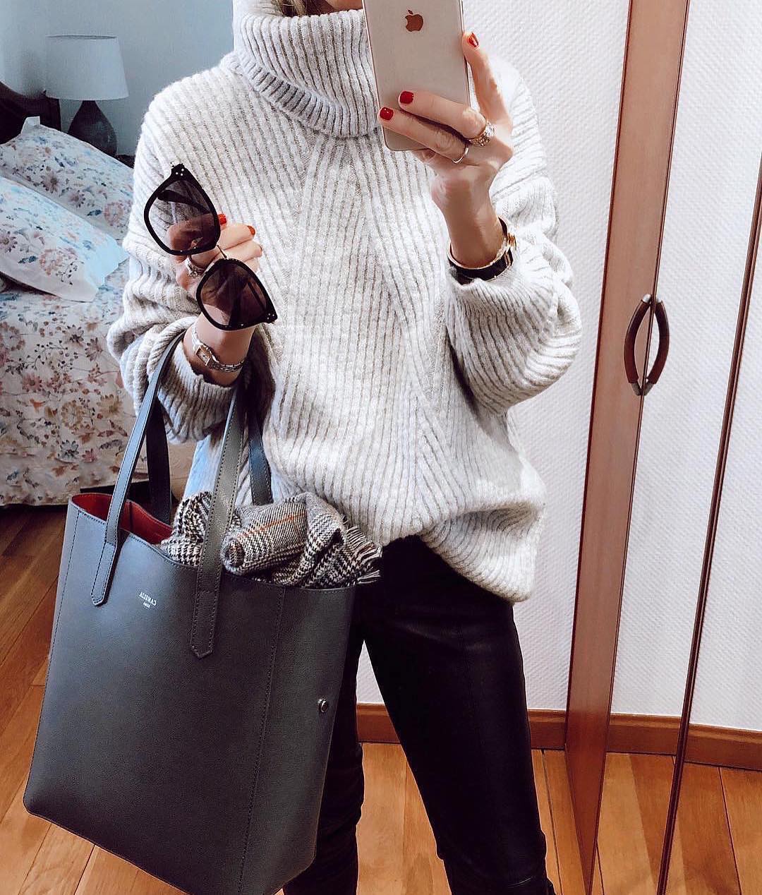 Ribbed Knit Sweater In White And Black
Leather Pants For Fall
