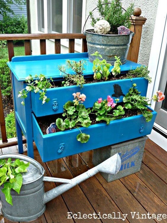 25 low budget garden containers and pots ideas - 173
