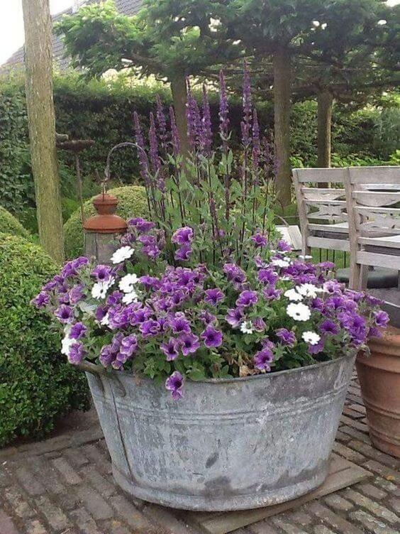 25 low budget garden containers and pots ideas - 183