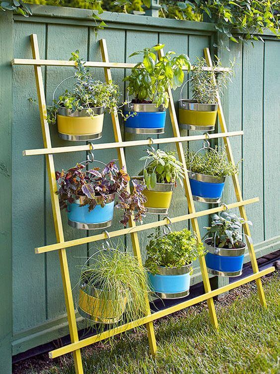 18 clever ideas for garden planter shelves - 133