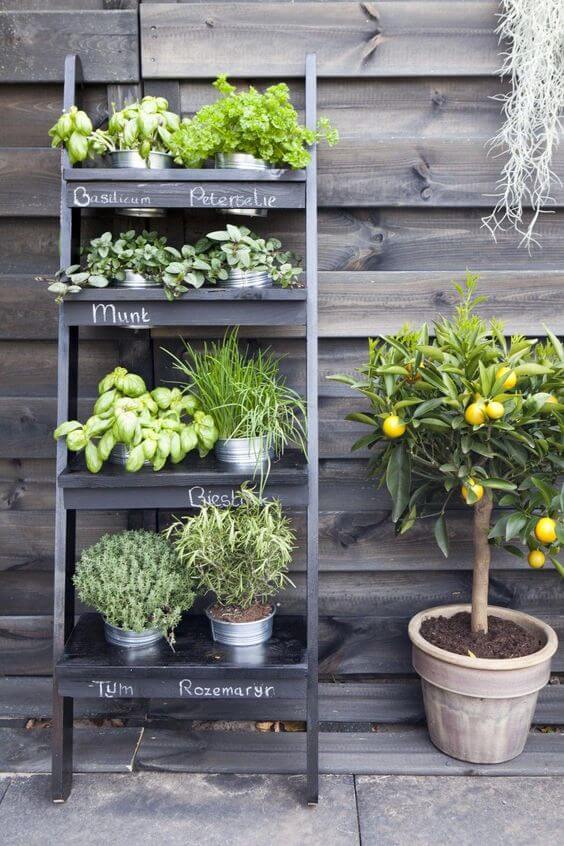 18 clever ideas for garden planter shelves - 151