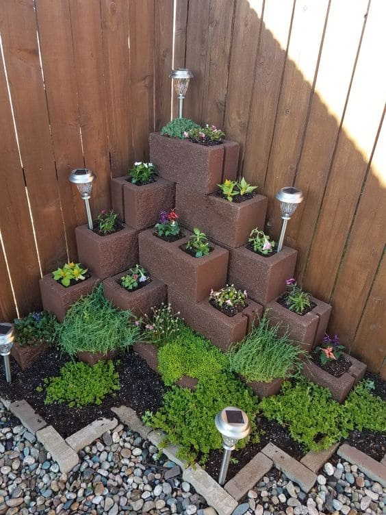 22 Awesome Cinder Block Garden Ideas - 169