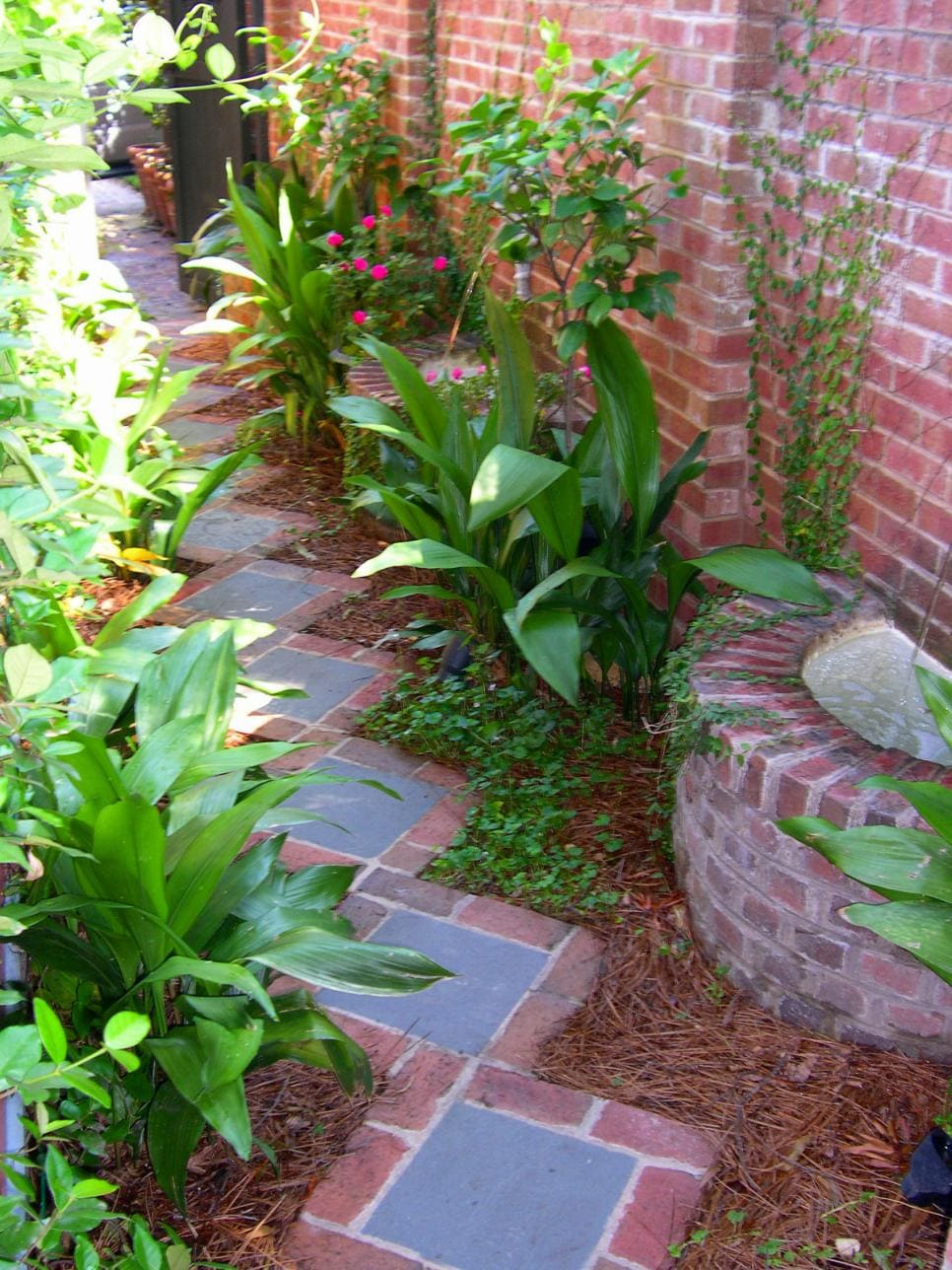 19 DIY Garden Path Ideas - 67