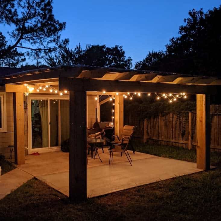 Simple string of lights made of wooden pavilion for the concrete terrace