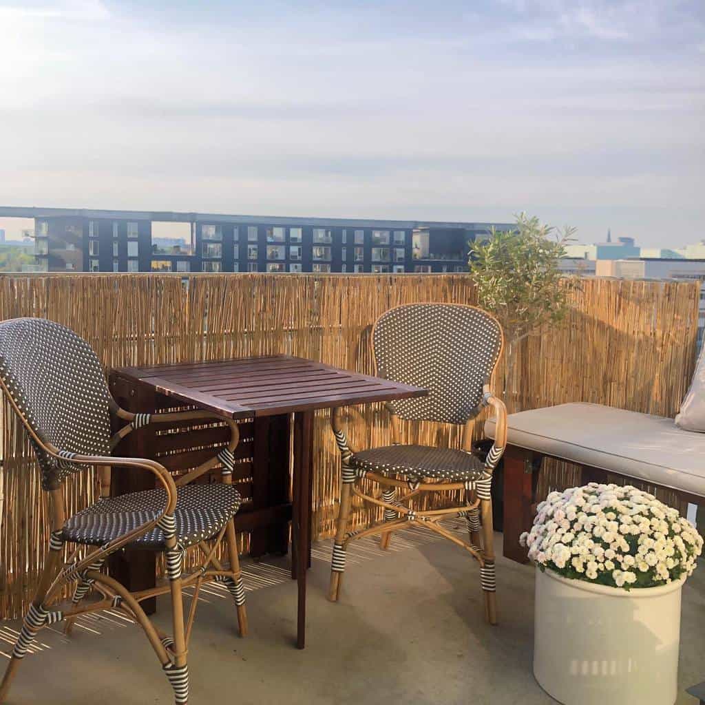 Roof terrace with bamboo privacy fence 