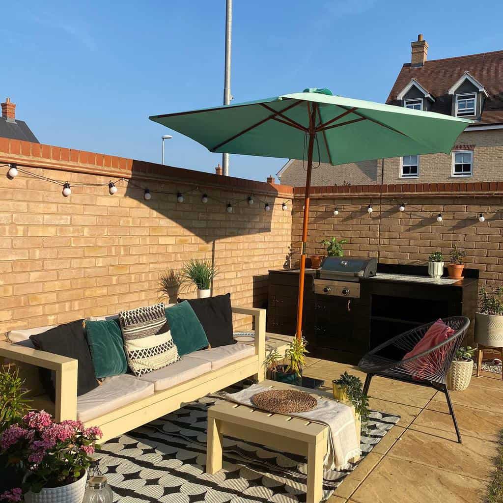 Roof terrace with parasol and barbecue