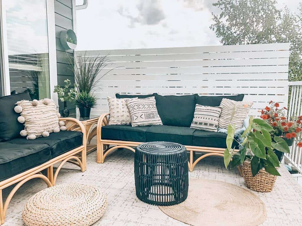 Modern boho terrace with privacy fence made of white painted wood 