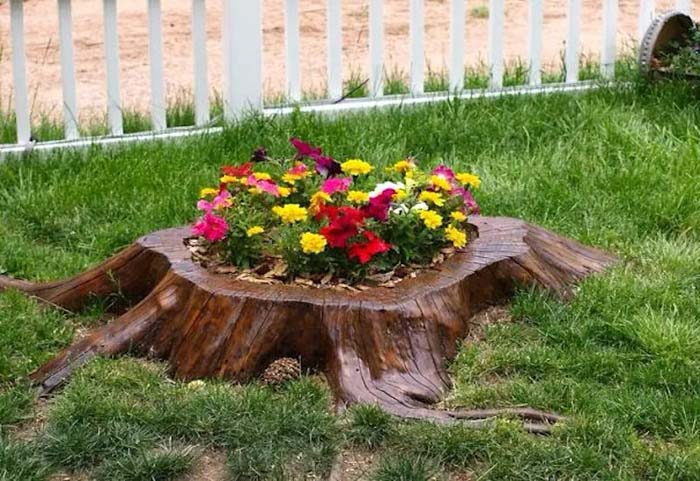 Stained wood stump #decorhomeideas