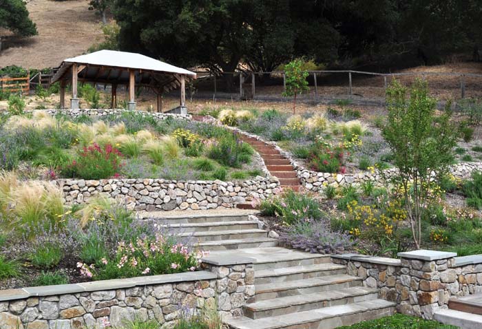 Garden path and gazebo #hillsidelandscaping #budget #decorhomeideas