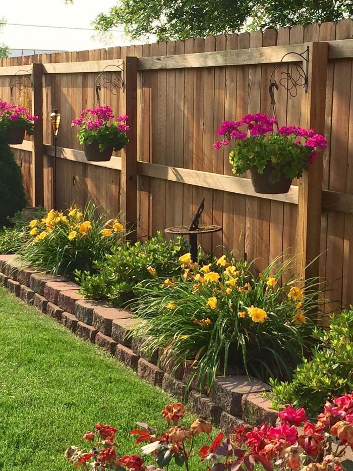 35. Flowers along the fence #landscapebuildingideas #decorhomeideas