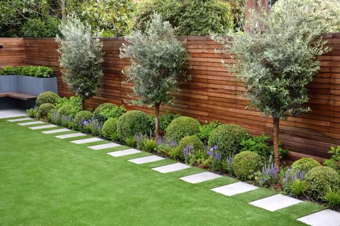 39. Low-maintenance landscaping with artificial turf #landscapebuildingideas #decorhomeideas