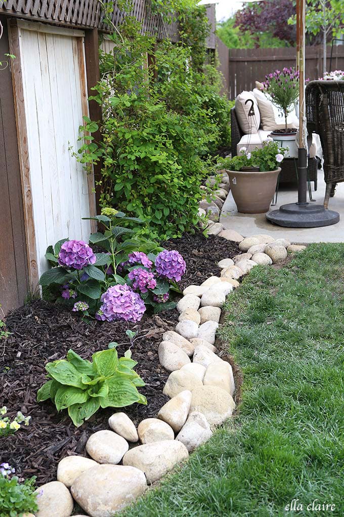 41. River Rock Planter Border #landscapingideas #decorhomeideas